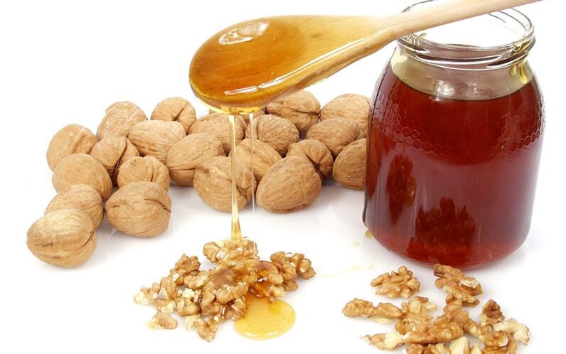 Walnuts with honey - a simple and tasty dish that helps cope with impotence